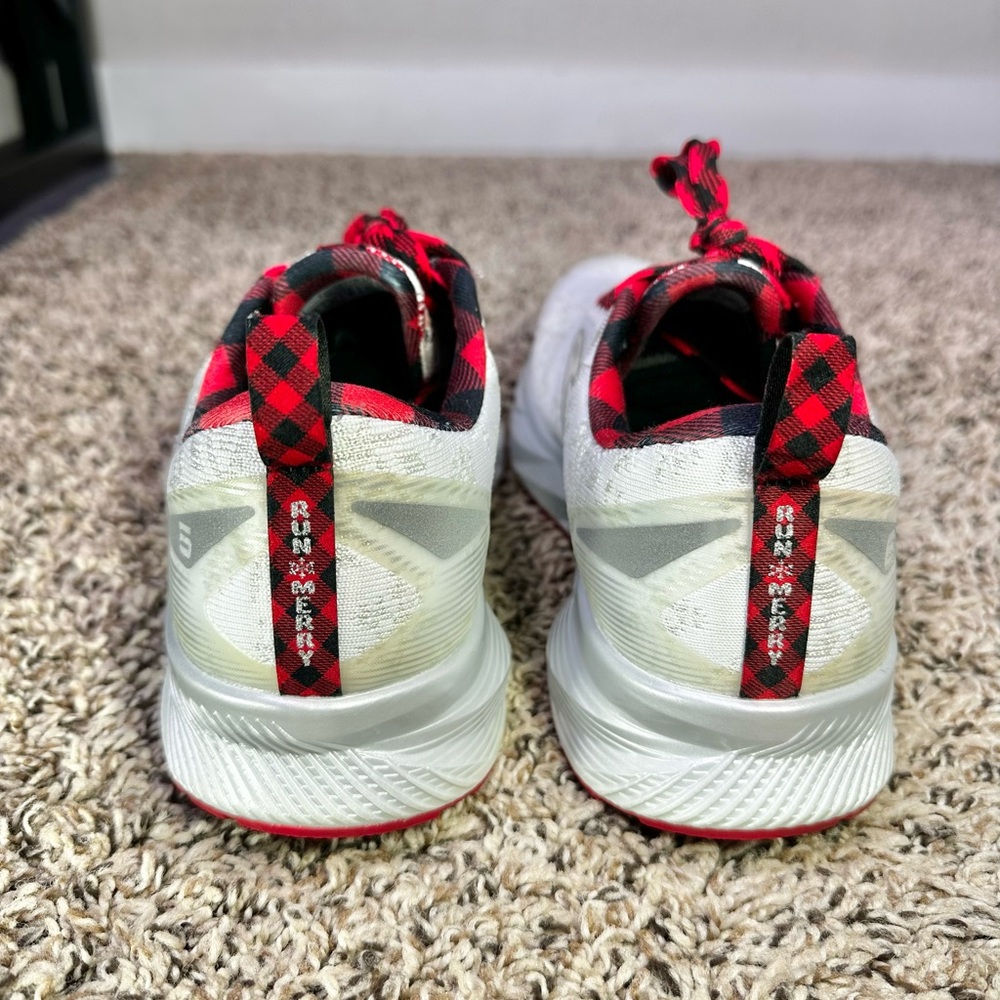 Brooks Levitate 6 Run Merry Christmas Running Shoes Women’s Size 8 White Red - Picture 6 of 9